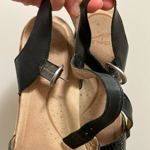 Dansko Strappy Shoes 👠 - Picture 3 of 4